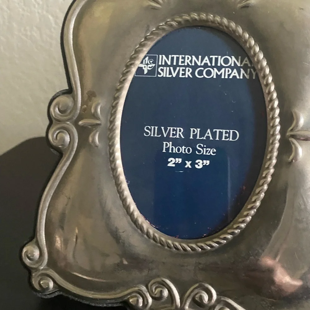 Vintage International Silver Company Silver Plated 8”x 6” Photo Size 2”x 3”Frame
